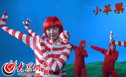 唱小苹果被打新闻狼戈老师苹果香